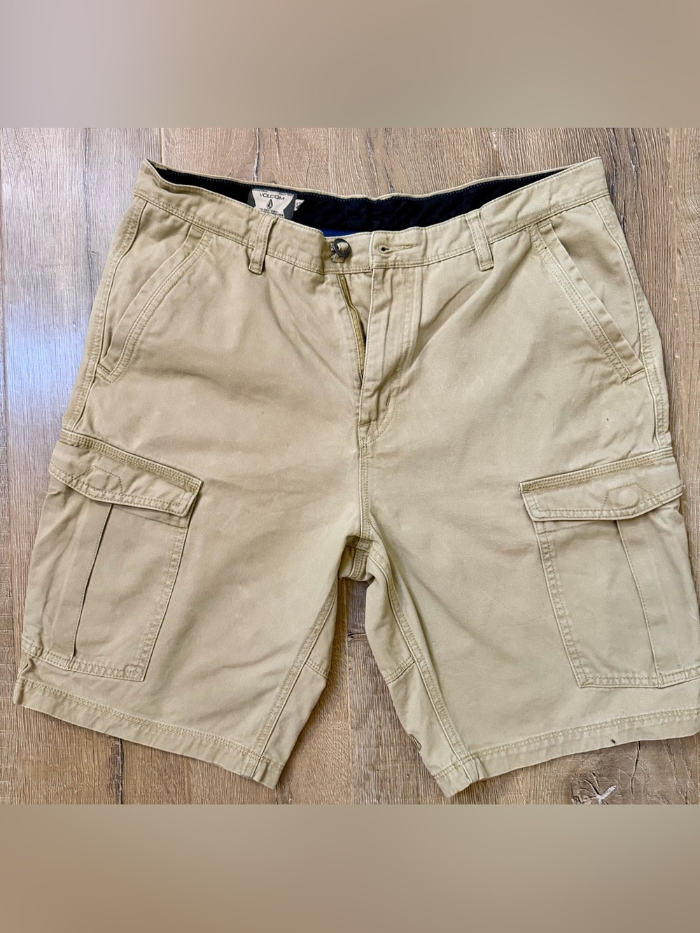 Sz 34 Volcom Men's Light Tan Cargo Shorts - Multi-Pocket Utility